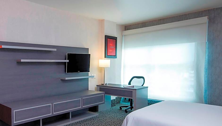 Holiday Inn Express & Suites Queretaro By IHG