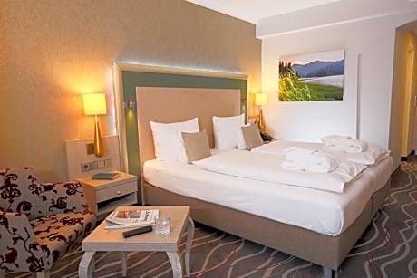 Superior Room with Air Conditioning and Balcony or Terrace