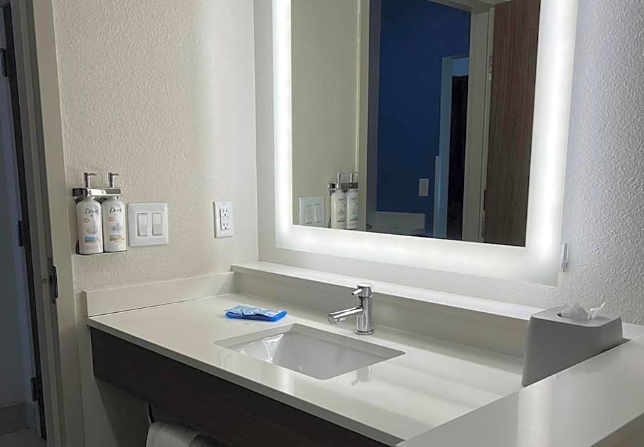 Holiday Inn Express & Suites Bryan - College Station By IHG