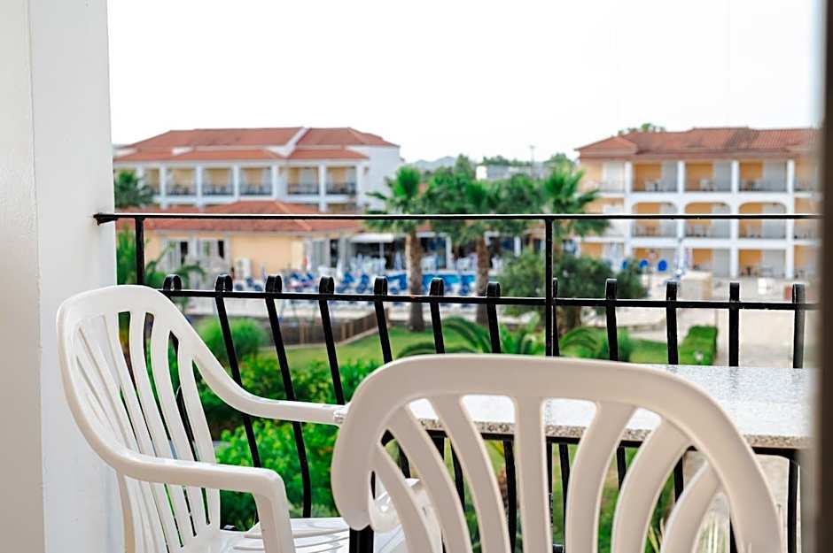 Village Inn Studios & Family Apartments