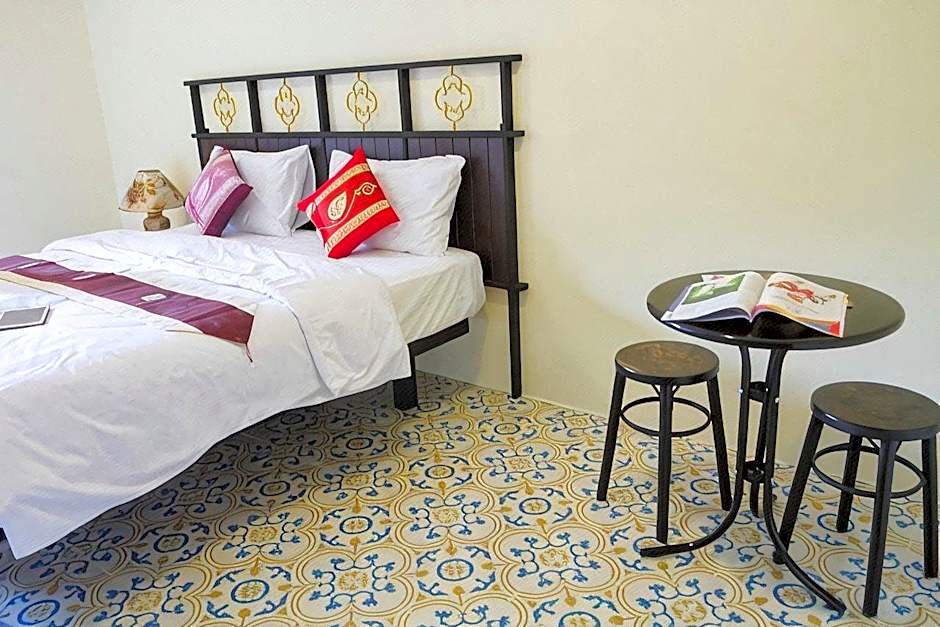 Le Hua Hotel