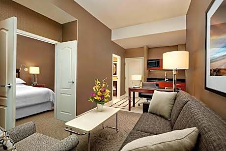 2 Bedroom Suite, Bedroom 1: 1 King, Bedroom 2: 2 Queen, Sofa bed