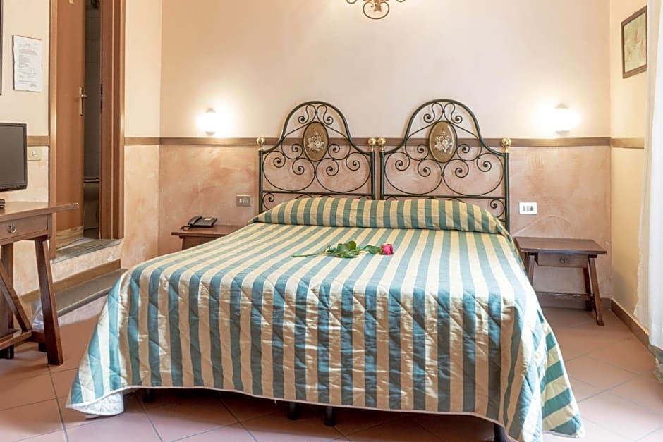 Hotel Monica
