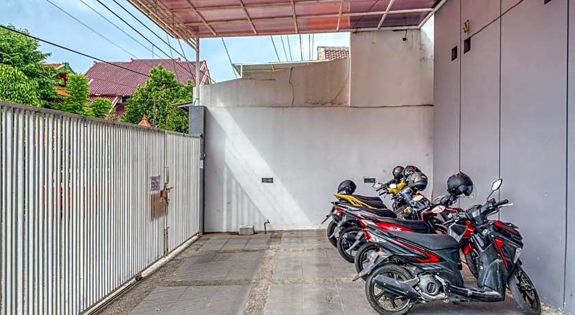 RedDoorz near Surabaya Zoo