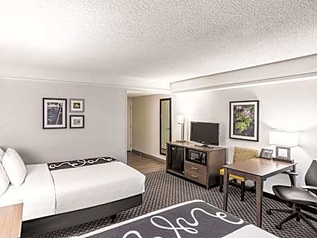 Double Room with Two Double Beds and Bath Tub - Mobility Accessible/Non-Smoking