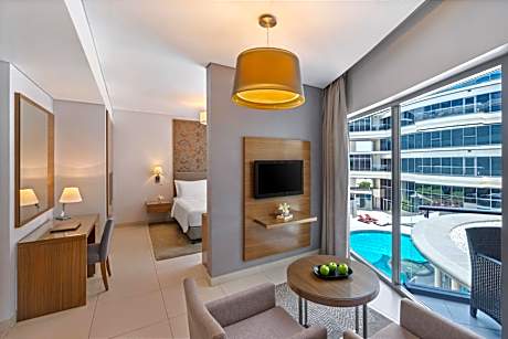 Pool View Studio with Balcony