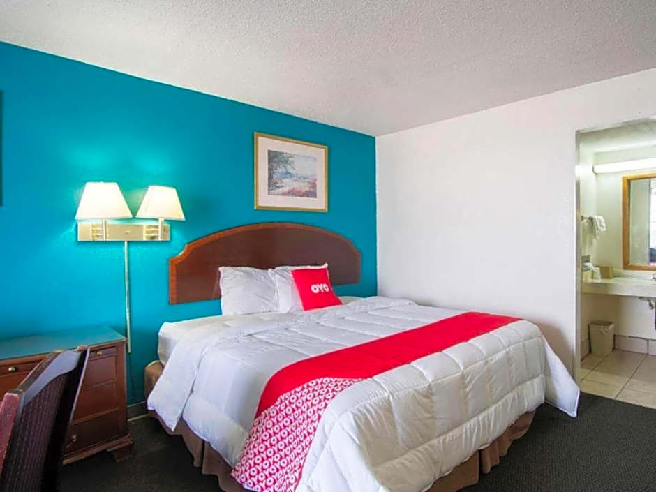 OYO Hotel Hutchinson West 4th Ave