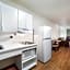 HomeTowne Studios by Red Roof St. Louis - Airport/ N Lindbergh