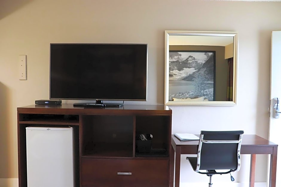 Super 8 by Wyndham Courtenay