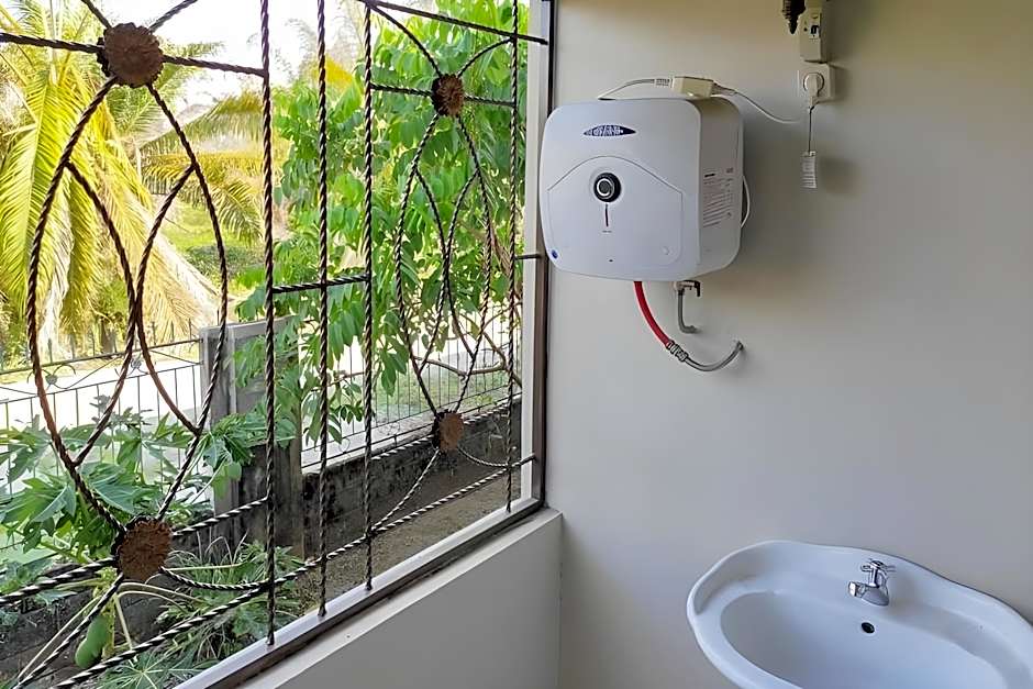 OYO 93051 Wisma Syariah Buloe Near Lapangan Abubakar Lambogo Batili Enrekang