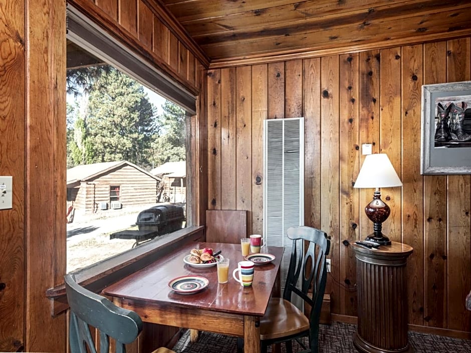 Apache Village 2, King Studio, Midtown, Sleeps 2