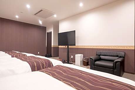 Quadruple Room with Shared Bathroom