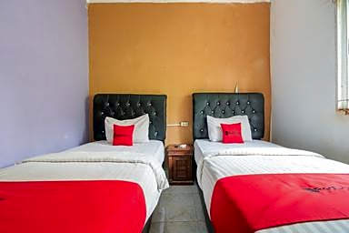 RedDoorz Syariah near Transmart Padang