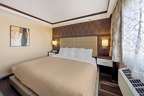 King Suite with Whirlpool - Non-Smoking