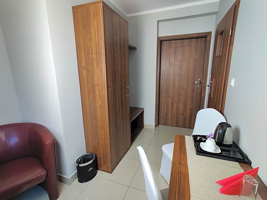 Photo 1 of 18 of Single Room
