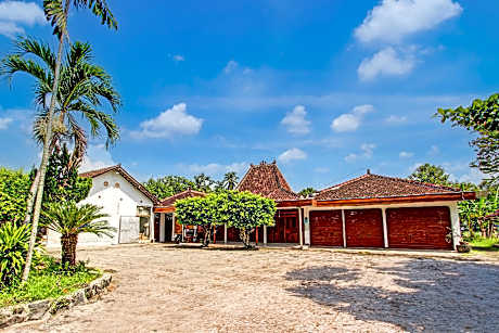 Hotel O Joglo Menoreh Resto & Homestay