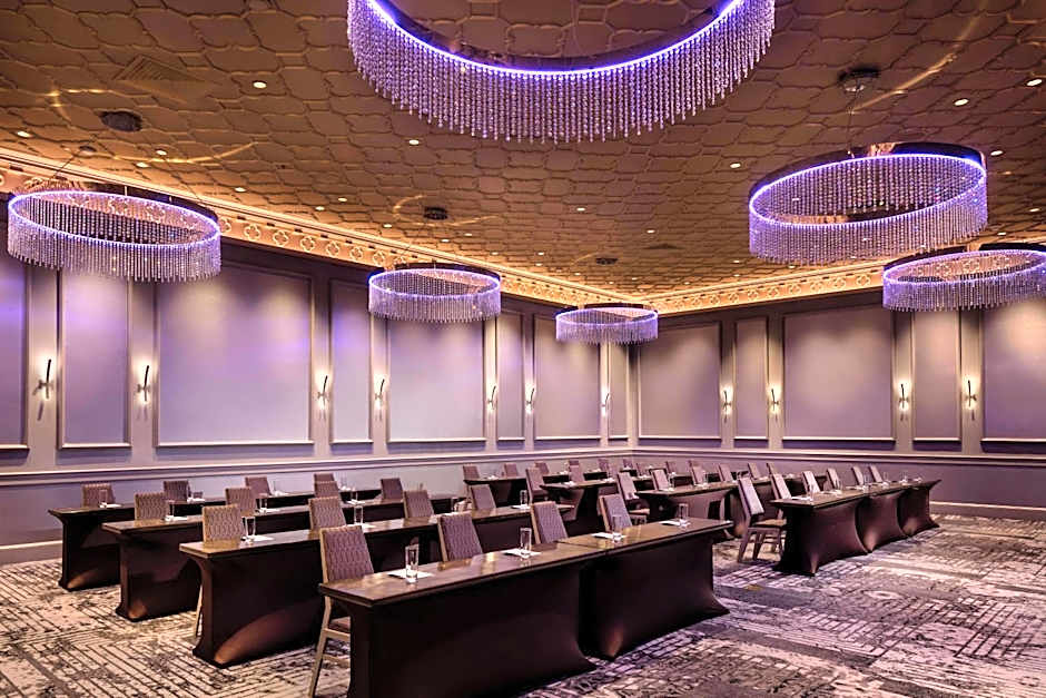 Sheraton Commander Hotel