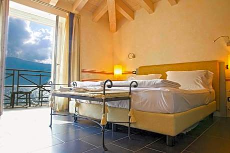 Double Room with Balcony and Sea View