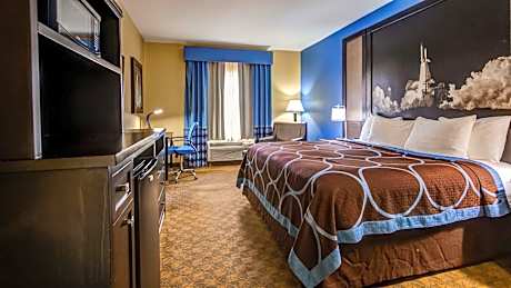 King Room with Walk-In Shower - Mobility Accessible