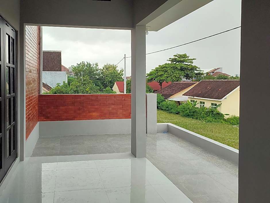 RedDoorz near Graha Saba Buana 2