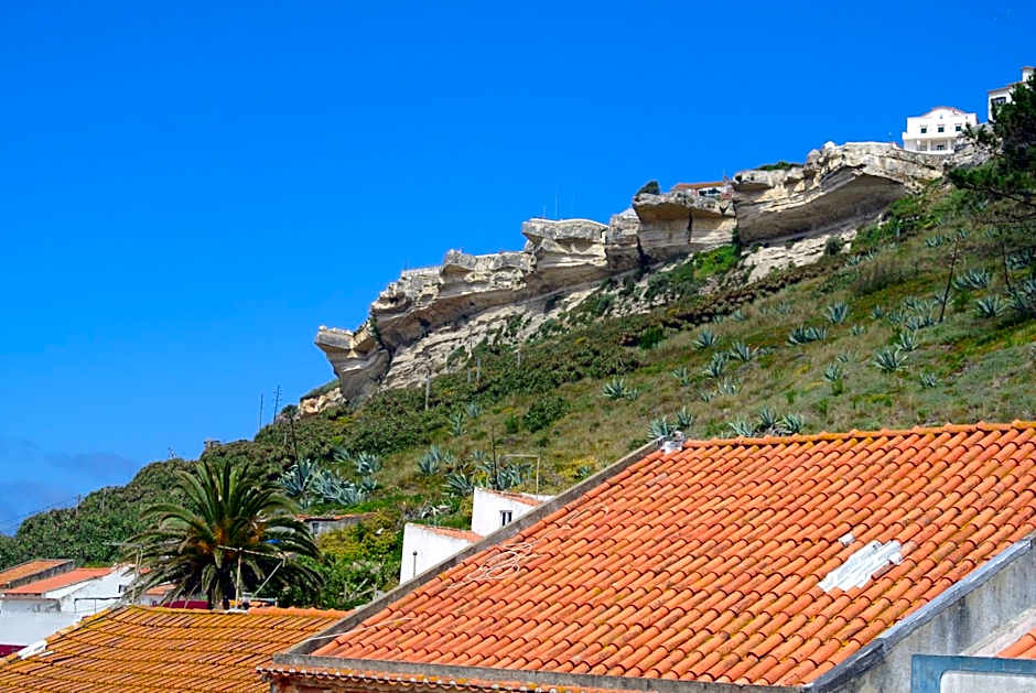 Nazaré Hostel - Rooms & Dorms