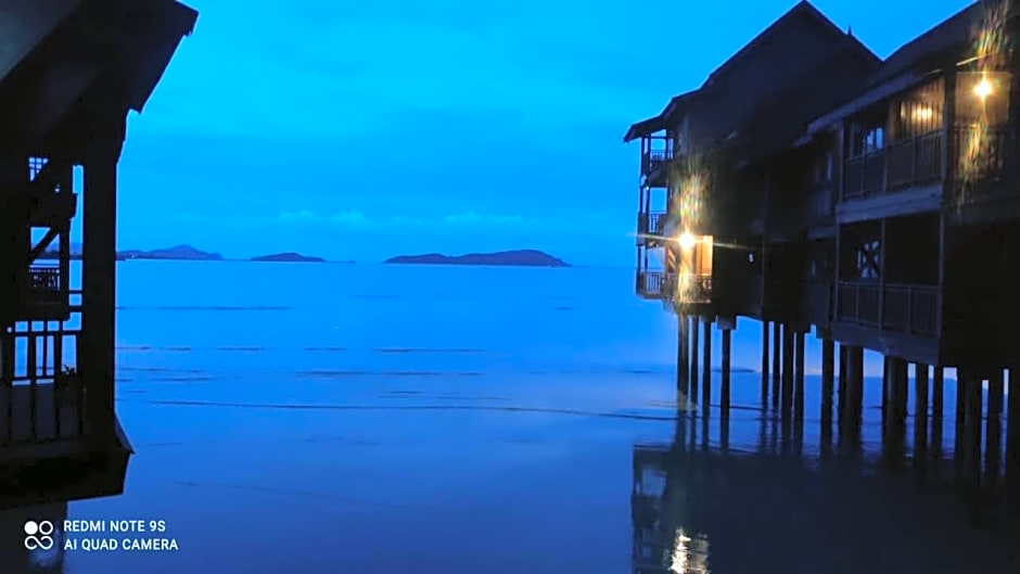 Villa Dalam Laut 580