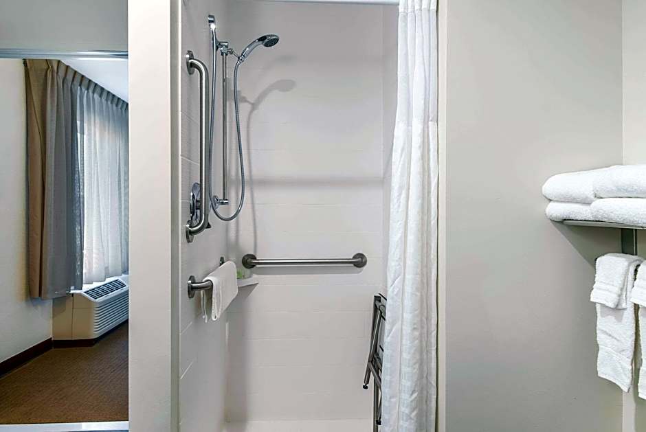 Photo 1 of 6 of 1 King Bed Suite, Accessible