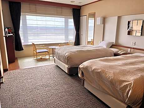 Top floor observation floor modern room Western style room 31 square meters river side non-smoking