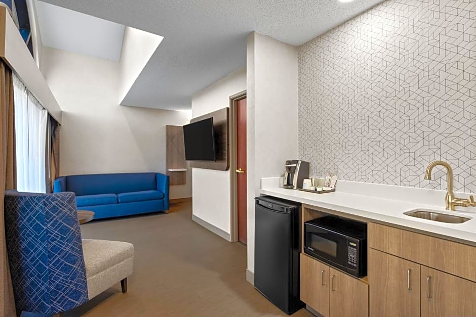 Holiday Inn Express Grove City - Premium Outlet Mall by IHG