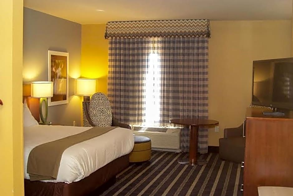 Holiday Inn Express Hotel & Suites Perry-National Fairground Area