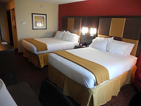 Queen Suite with Two Queen Beds