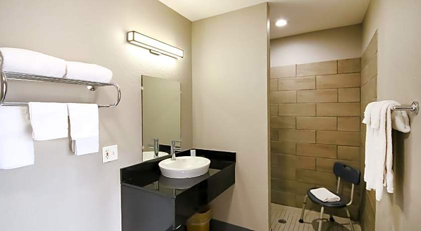 Motel 6 Topeka, KS - Northwest