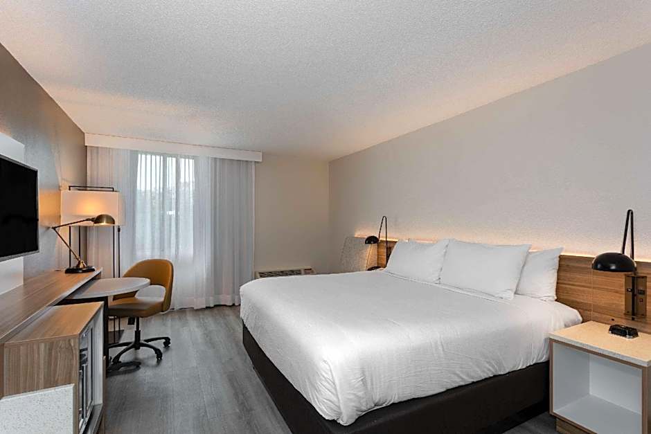 Photo 1 of 1 of 1 King Bed, Mobility Accessible, Grab Bars, Bathtub