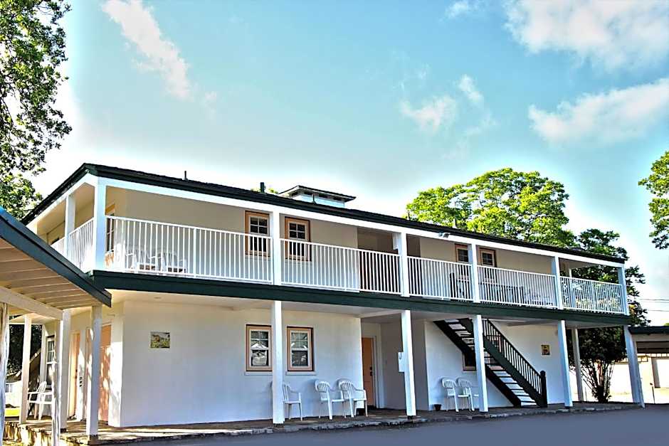 Peach Tree Inn & Suites