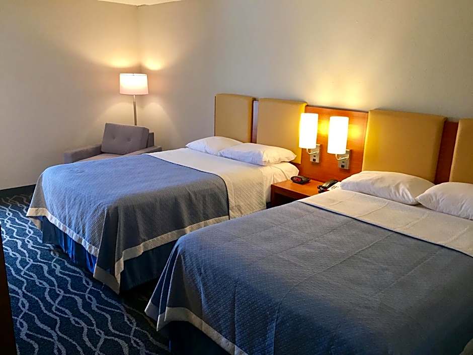 Days Inn & Suites by Wyndham Cincinnati North