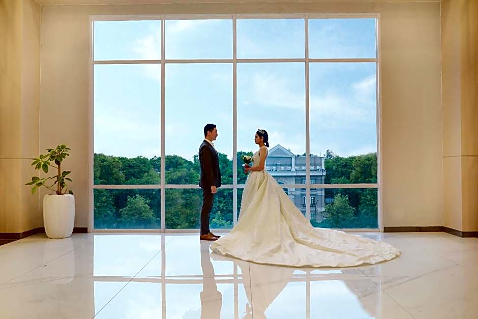 HARRIS Hotel & Conventions Bundaran Satelit Surabaya