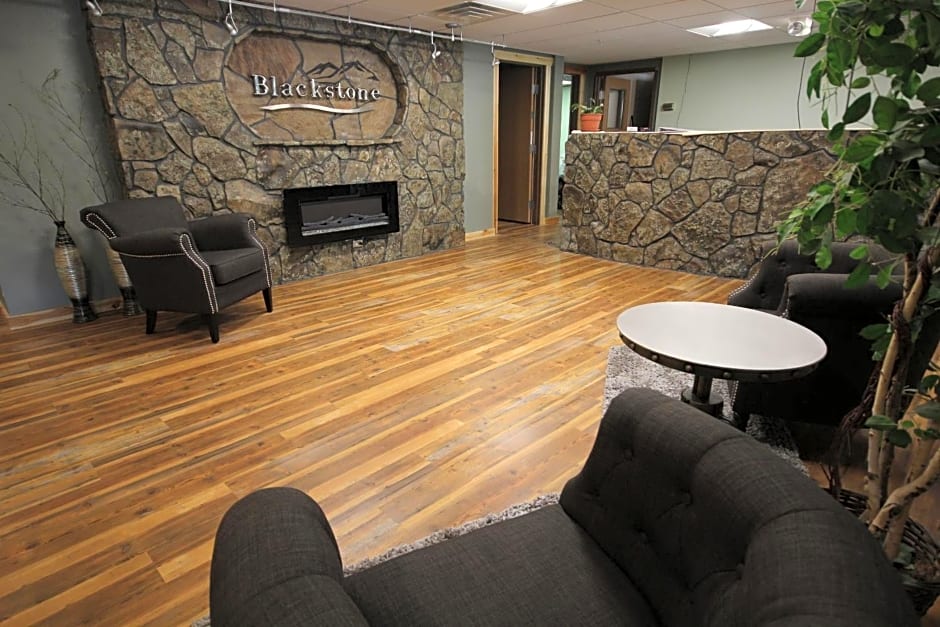 Blackstone Lodge and Suites