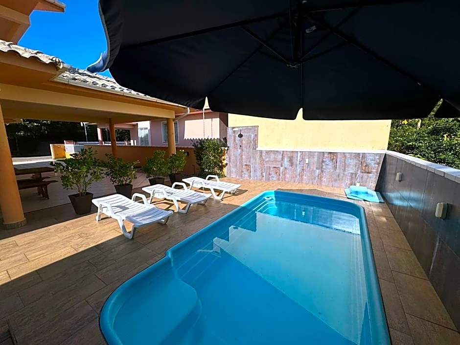 cód 11 - Excelente casa localizada á 180m do mar!