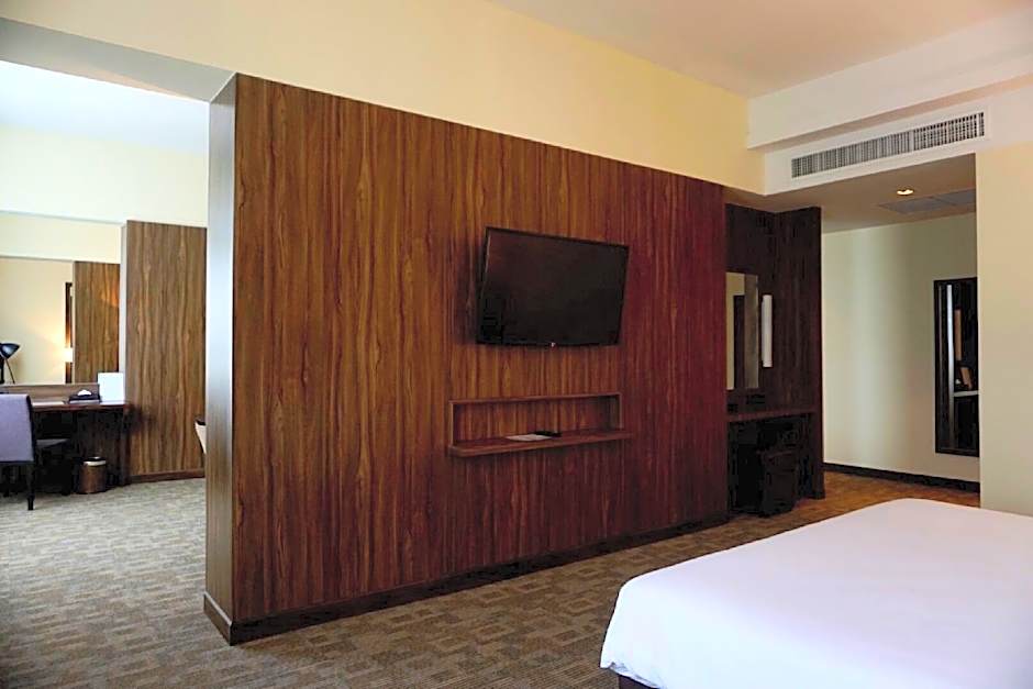 Louis Tavern Hotel - SHA Certified