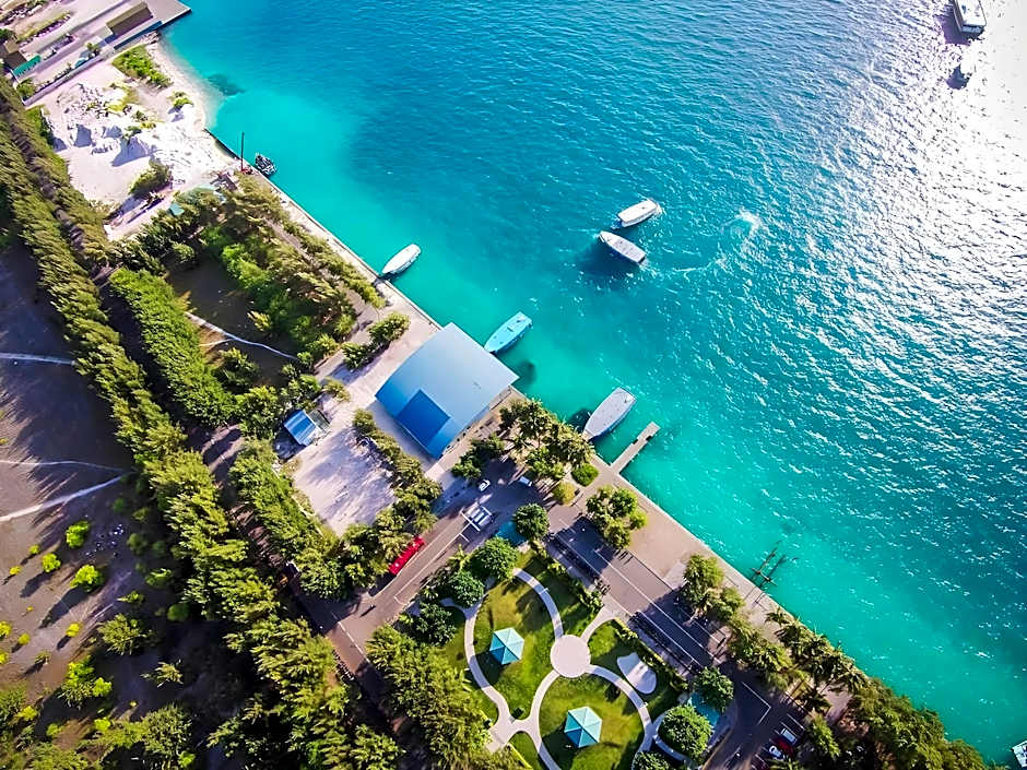Turquoise Residence by UI