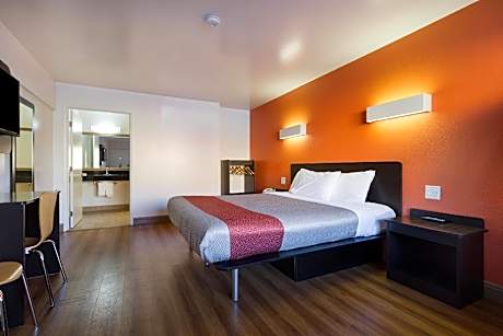 1 King Bed | Mobility Accessible Tub, Nsmk