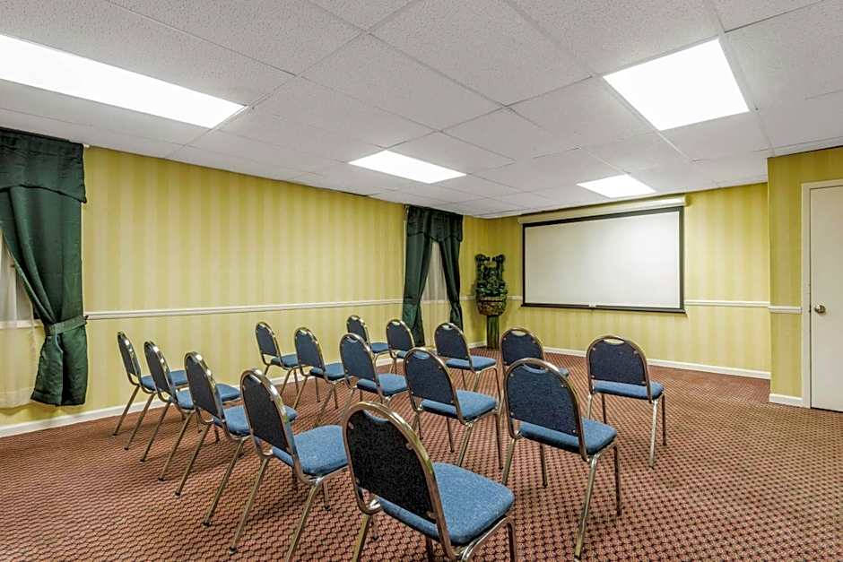 Days Inn by Wyndham Troy