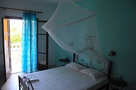 Studio with Double Bed (2 Adults)