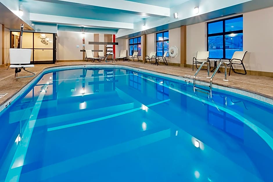 Holiday Inn Express & Suites Northeast By IHG