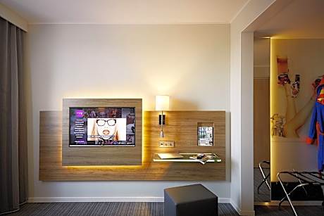 Family Room, 1 Queen Bed with Sofa bed (1 Queen Bed and 1 Double Sofa Bed)