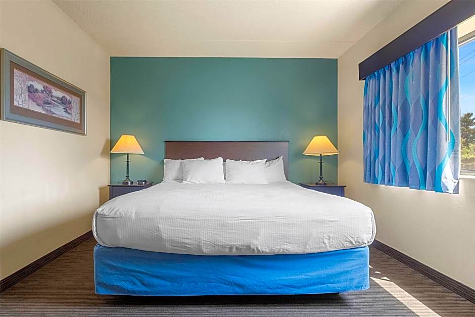 AmericInn by Wyndham Green Bay East