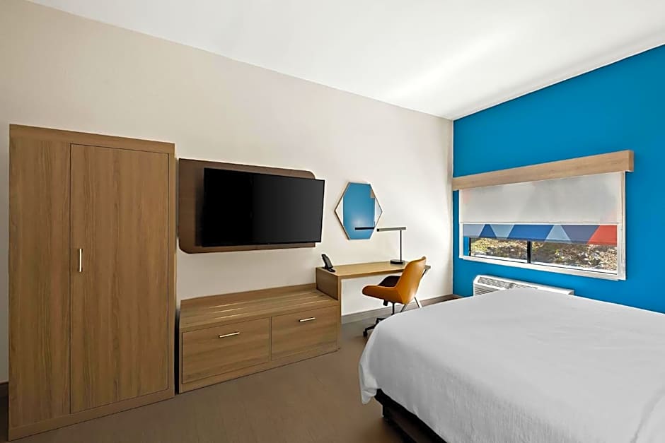 Holiday Inn Express & Suites Raleigh NE - Medical Ctr Area By IHG