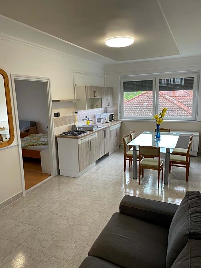 Pingvin Cukrászda Apartman felső szint