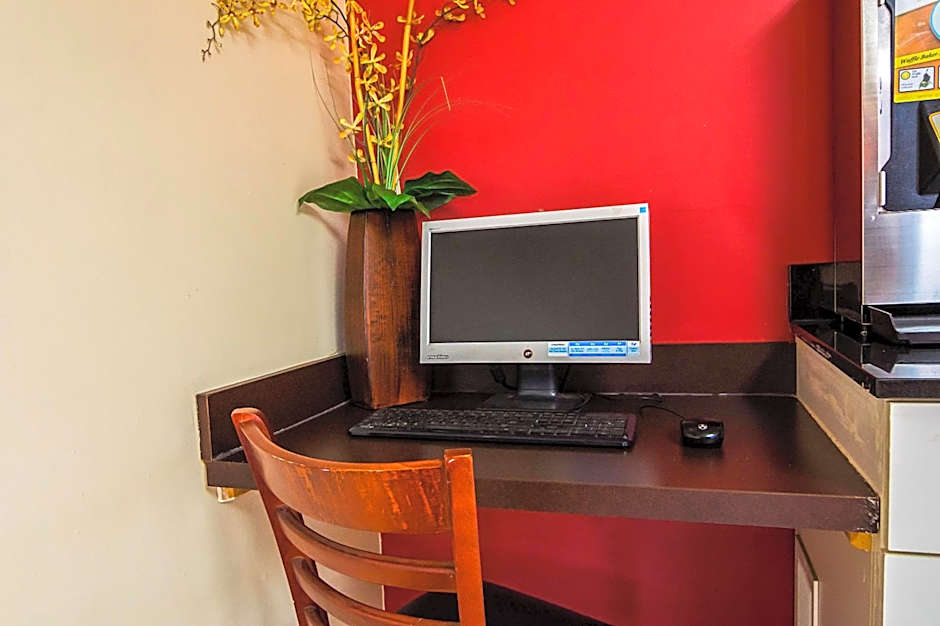 Econo Lodge Research Triangle Park