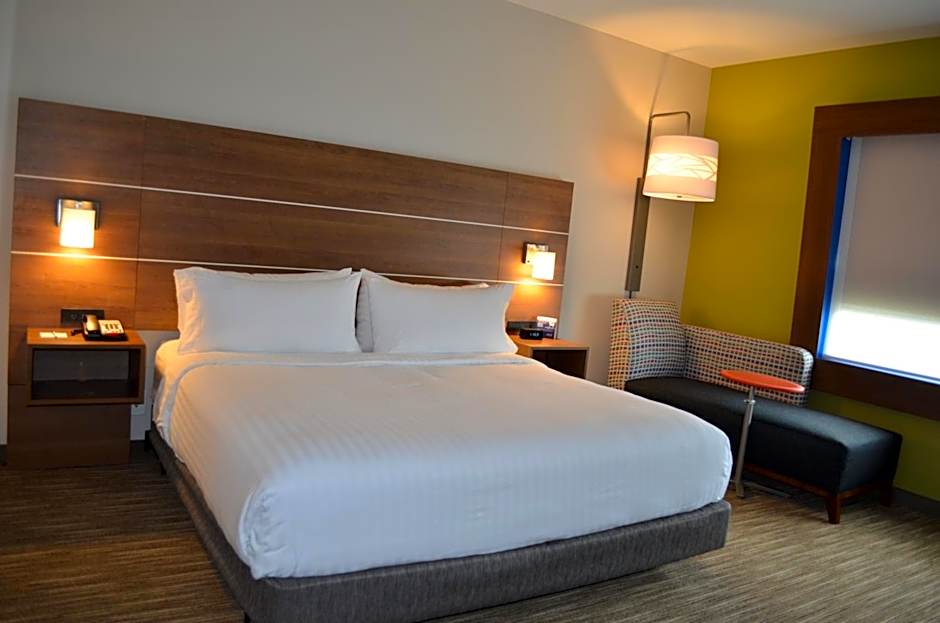 Holiday Inn Express & Suites Charlotte NE - University Area By IHG
